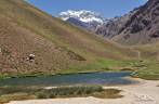 A laguna Horcones com o Aconcágua ao fundo, na entrada do Parque Provincial Aconcagua, na região de Mendoza, oeste da Argentina